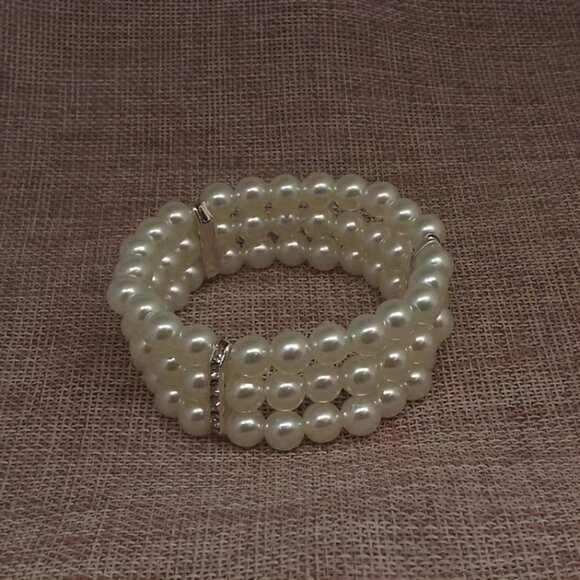 Three Layers Faux Pearls Beaded Bracelet Multi-layer Elastic Bangle Bracelet - Picture 3 of 6